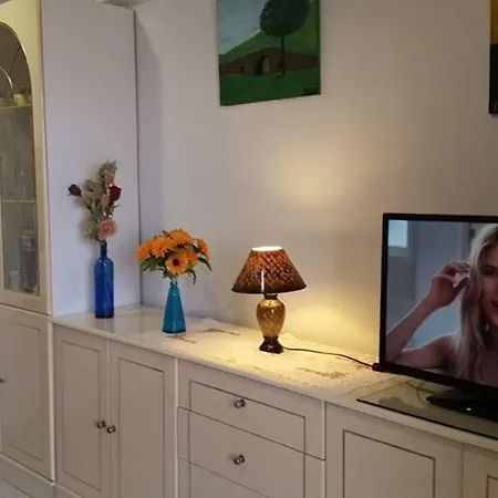 Solo Familias Domo Apartment